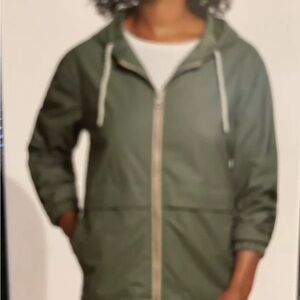 Weatherproof NWT

Stay dry and stylish with this Weatherproof rain coat. Med